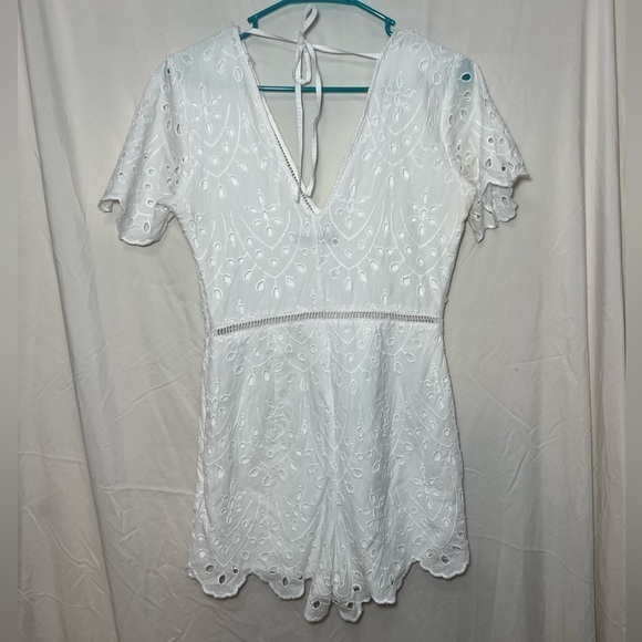 ABERCROMBIE & Fitch White Cotton Eyelet Romper - Size Small - Great Condition! - Picture 2 of 6